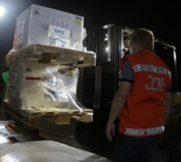 Llegan 306.900 dosis de AstraZeneca donada por España - Paraguay.com