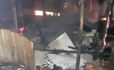 Presunto adicto quema vivienda de madera en el barrio Remansito