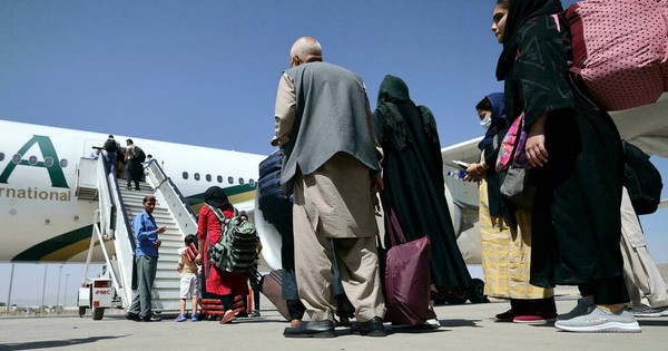 La Nación / Despega en Afganistán el primer vuelo comercial internacional