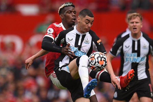 Newcastle fue goleado, CR7 hizo doblete, pero Almirón se llevó la admiración de todos