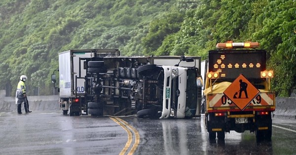 La Nación / Tifón Chanthu cancela vuelos y causa miles de evacuados en China