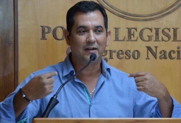 Martín Arévalo: «En Aduanas se robaron 3 millones de dólares y piden mi pérdida de investidura»