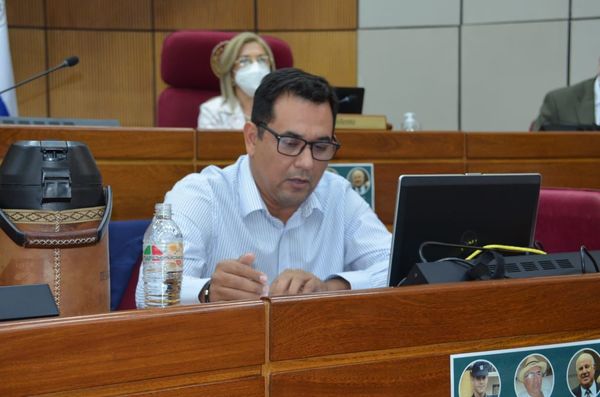 Arévalo retruca y lanza varias acusaciones contra el director de Aduanas - El Trueno