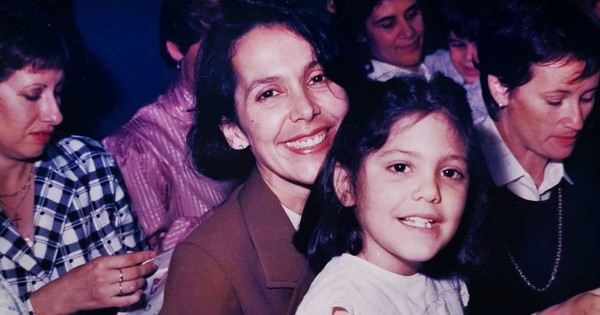La Nación / Recordando a su madre, Lucía Sapena insta a prevenir el suicidio: “Hablemos de salud mental”