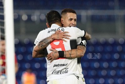 ¿Después de cuánto Olimpia hizo tres goles en liga?