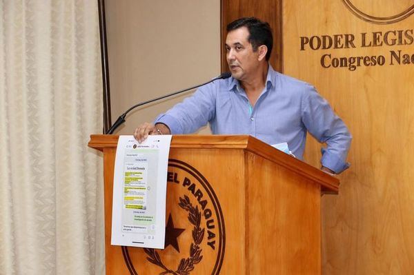 Martín Arévalo se defiende y denuncia por corrupción a Julio Fernández