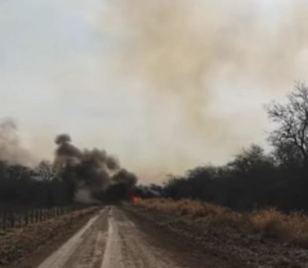 Fuego arrasa con parte de una estancia en Carmelo Peralta