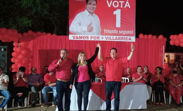 Se abrazó a quién acusó de robarle las elecciones en Villarrica - Nacionales - ABC Color