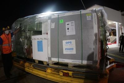 Paraguay recibe 306.900 dosis de AstraZeneca donadas por España