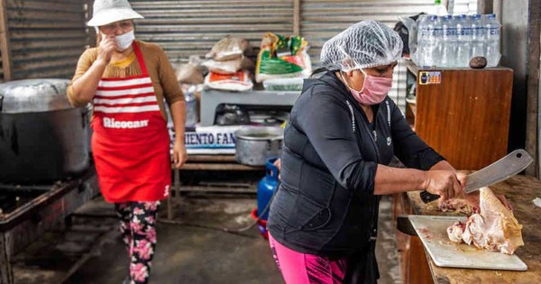 La Nación / Ollas populares protestan contra desecho de alimentos en mercado de Perú