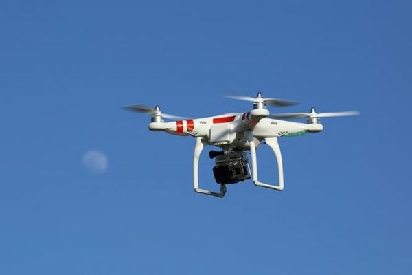 Atacan con drones una cárcel de Ecuador