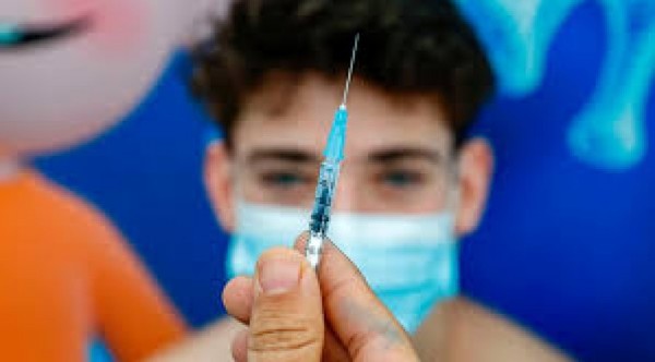 MUNDO | Médicos británicos recomiendan vacunar entre 12 a 15 años contra el COVID