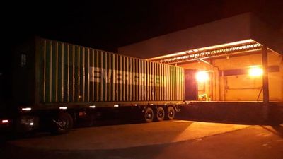 Fuster afirma que clonaron container con productos de contrabando