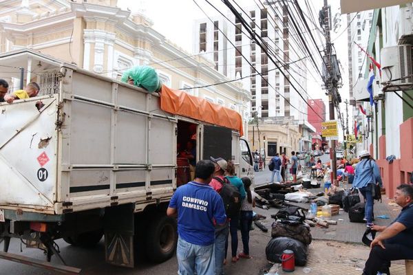 Campesinos que estaban frente del Indert regresan a sus comunidades - Nacionales - ABC Color