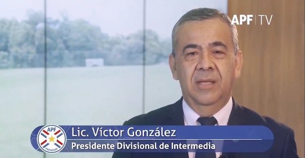 Crónica / VÍCTOR GONZÁLEZ: “En el interior son fanáticos”