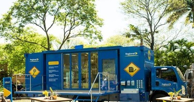 La Nación / Regional presenta el primer centro móvil de atención bancaria del país