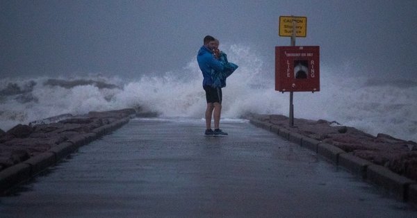La tormenta Nicholas ascendió a huracán y tocó tierra en el estado de Texas en Estados Unidos | Ñanduti