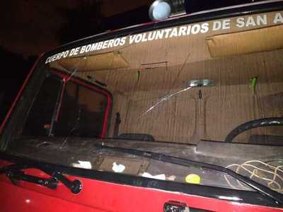 Bomberos apelan a la ciudadanía para reparar ambulancia y autobomba dañados por el temporal | Ñanduti