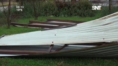 Fuerte temporal destechó viviendas y dejó un herido en Minga Guazú - SNT