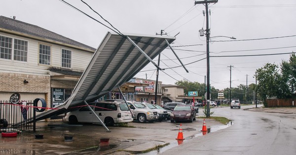 La Nación / Alerta en Texas: huracán Nicholas toca tierra con amenaza de inundaciones y marejadas