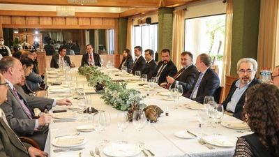 Reclaman que olviden a mujeres en reunión de ex autoridades públicas