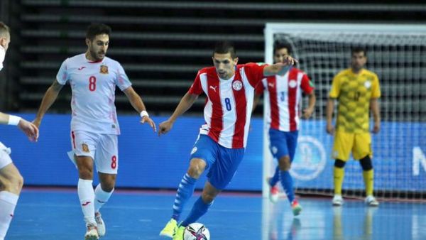 Paraguay cae ante España en su debut