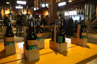 Crónica / ¡Ja'umina! Llegó la nueva Sajonia Lager, bien purete y bien liviana