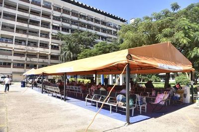 Retirarán carpa de la explanada del Hospital Central del IPS - Nacionales - ABC Color