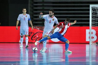 España vence con solvencia en su debut a Paraguay - El Independiente