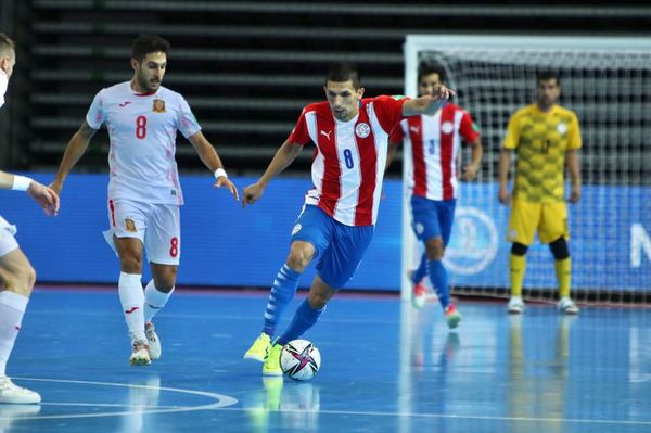 Paraguay cae ante España en su debut