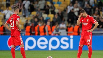 Benfica domina pero no puede con el Dínamo