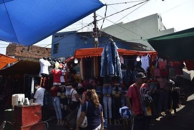 Municipalidad concesiona veredas y calles, mientras deja de lado a vendedores formales - Nacionales - ABC Color
