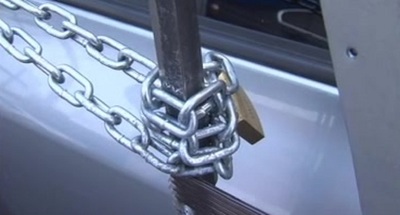Inventó una "Armadura anti-tortoleros" para su auto - SNT