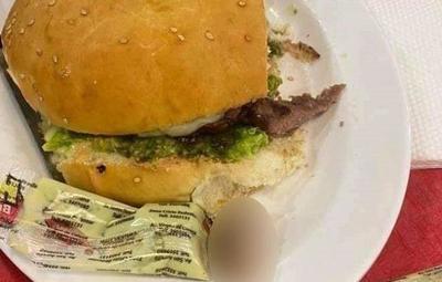 Joven encontró un dedo en una hamburguesa: “No pude dormir”