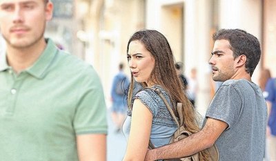 Crónica / “Me dice que les miro a hombres todo el tiempo”