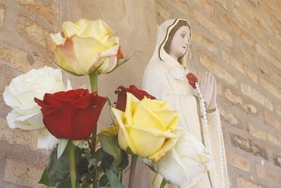 Crónica / Fieles de Rosa Mística lalan contra arzobispo