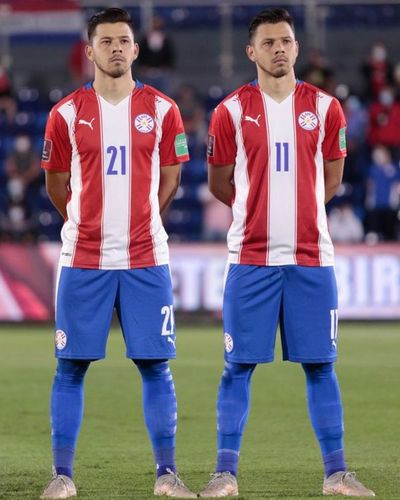Los “Melli” albirrojos están parados - Fútbol - ABC Color