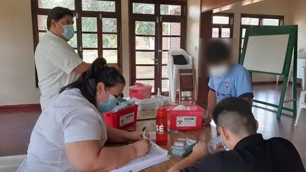 Inmunizan a 300 adolescentes en los centros de protección