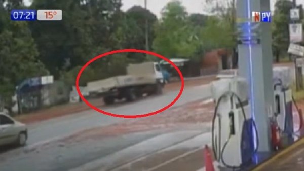 Mujer muere tras ser arrollada por un camión en Itauguá | Noticias Paraguay