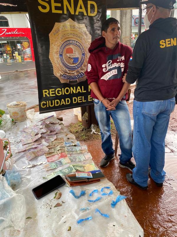 Cae vendedor de yuyos y tereré que también comercializaba drogas - La Clave