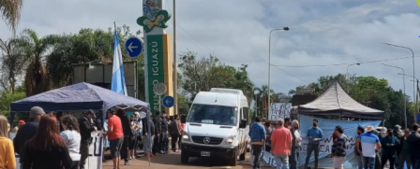 Exigen la reapertura del puente Tancredo Neves en Puerto Iguazú