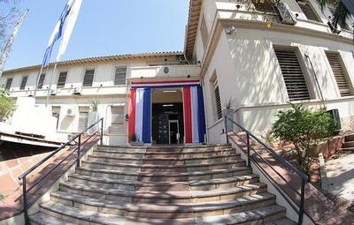 Tras disposición de Salud, médicos de 55 años en adelante trabajarán 12 horas semanales