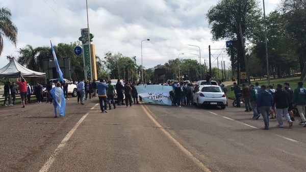 Exigen la reapertura del puente Tancredo Neves en Puerto Iguazú