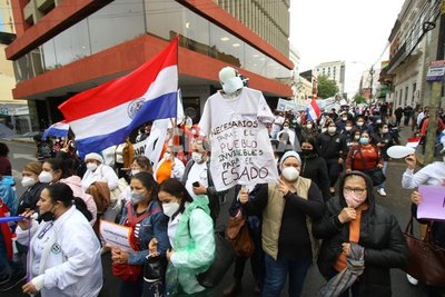 Crónica / Salud aprobó que médicos trabajen menos horas