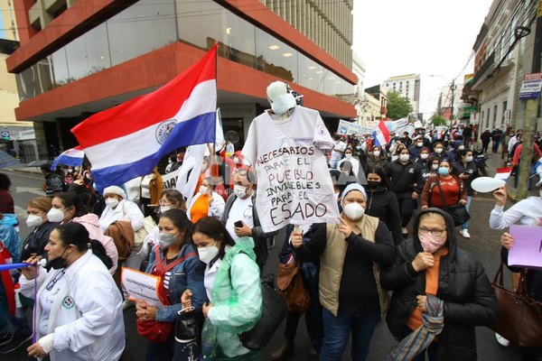 Crónica / Salud aprobó que médicos trabajen menos horas