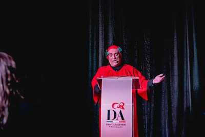 Invitan a ir al teatro con acceso gratuito para ver a Dante