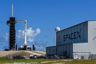 Primeros turistas espaciales de SpaceX, listos para el lanzamiento