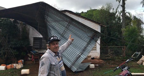 La Nación / “Contra la naturaleza no se puede hacer nada”, dicen en Capitán Miranda tras destrozos de tormenta