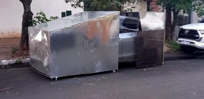 Reflejo de la inseguridad: Enjauló su auto para que ya no le roben