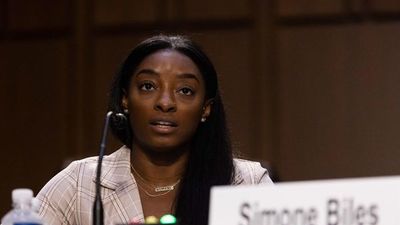 Simone Biles culpa a la federación de los abusos de Nassar